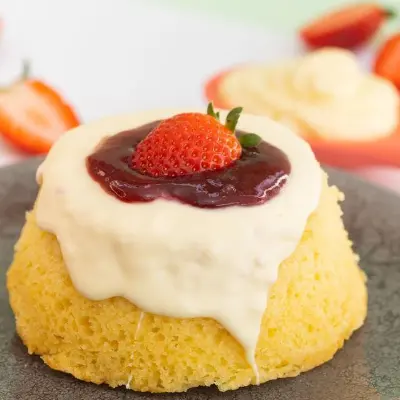 Bolinho de Chocolate Branco com Morango